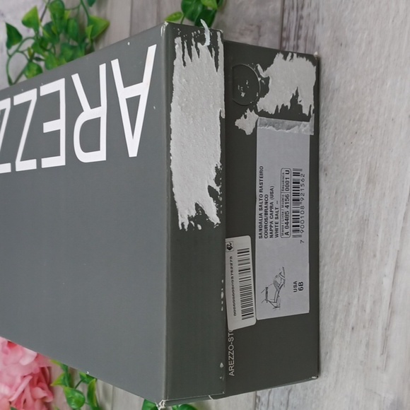 Arezzo Napa Capri White Sandal NIB - Picture 8 of 9